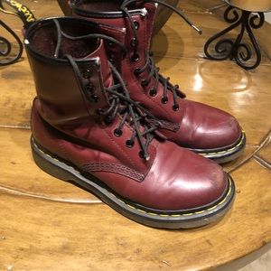 Dr. Martens 1460 cherry red